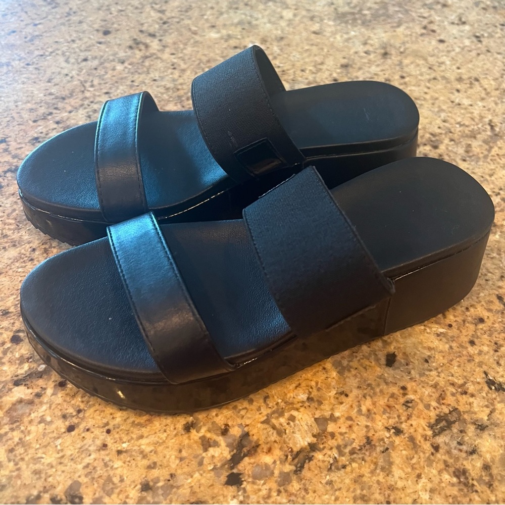 Kenneth Cole Perry Wedge Sandals. Size 5.5 - Picture 1 of 8